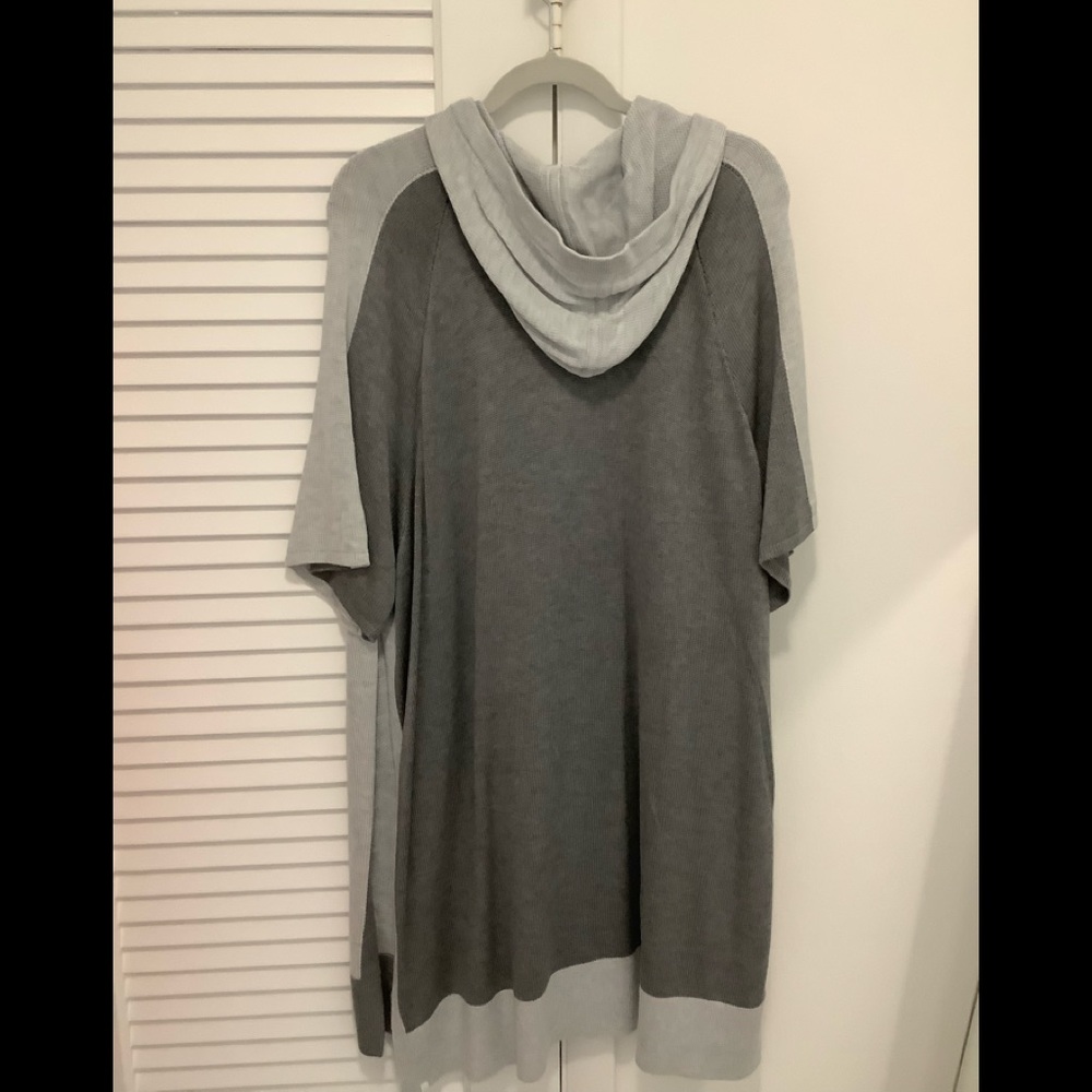 Lululemon short sleeved hooded knit tunic